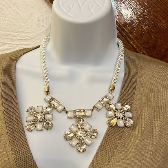 Costume necklace   - Picture 1 of 5